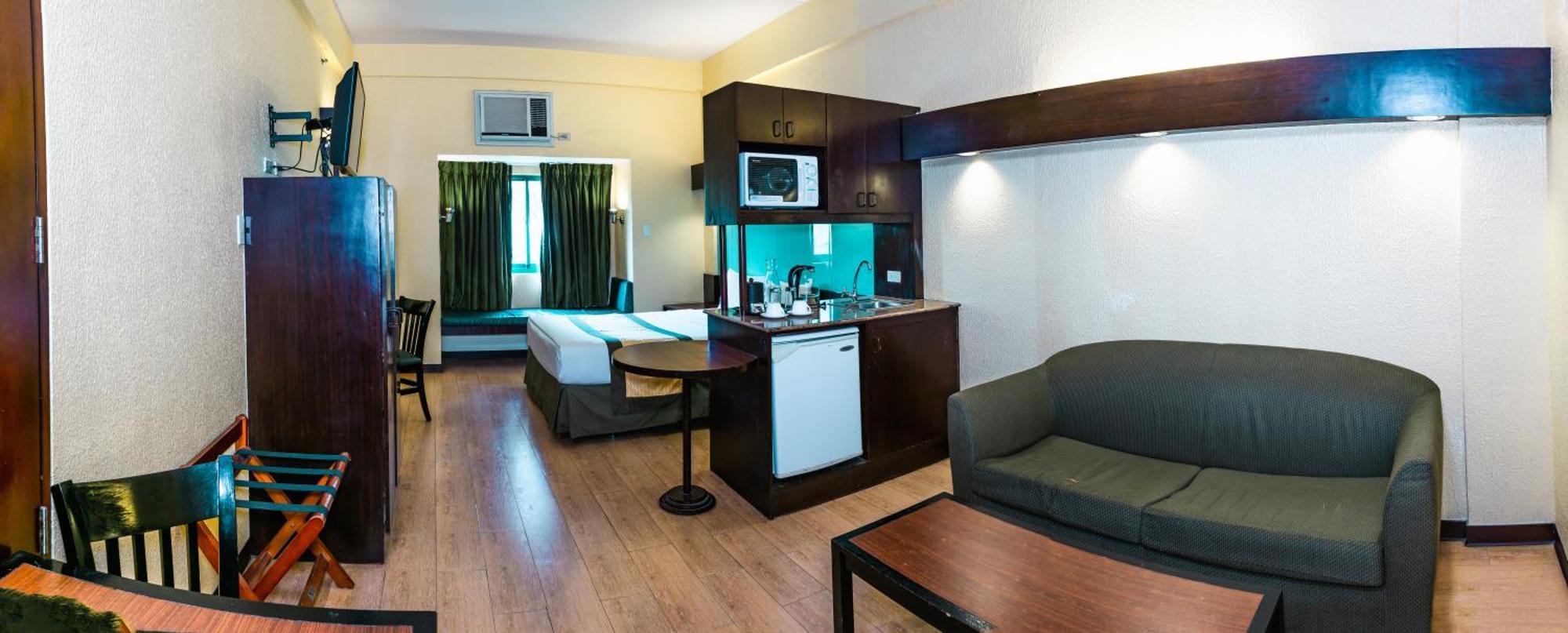 Microtel By Wyndham Cabanatuan Экстерьер фото