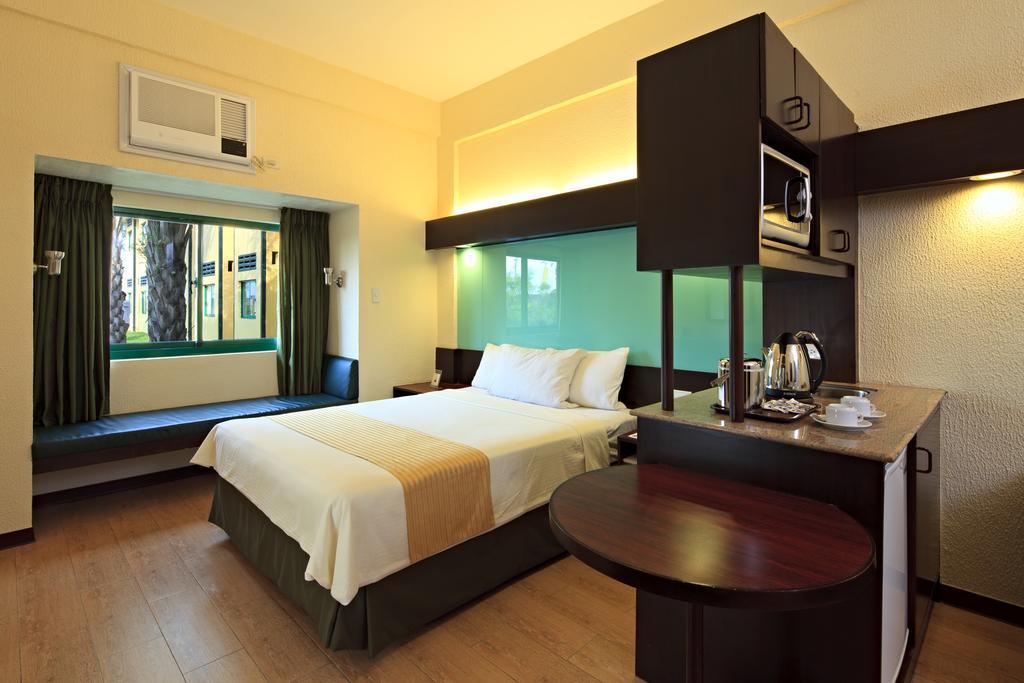 Microtel By Wyndham Cabanatuan Экстерьер фото