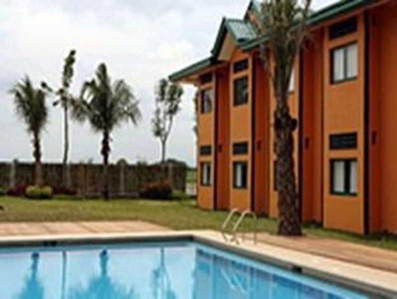 Microtel By Wyndham Cabanatuan Экстерьер фото